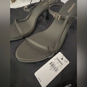 Express kitten heel - olive color - never worn